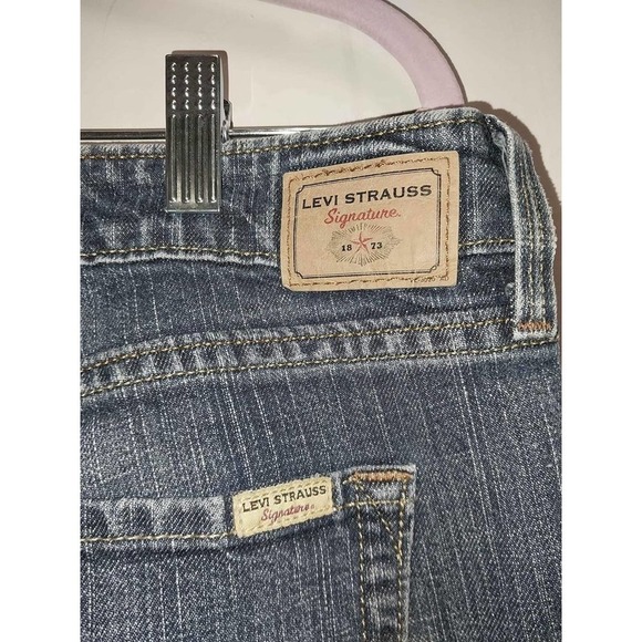 Levi Strauss Signature Jeans.  Size Medium - Picture 3 of 3